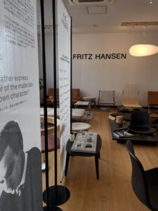 フィンチアンドホームで開催中のポール・ケアホルム巡回展の会場
