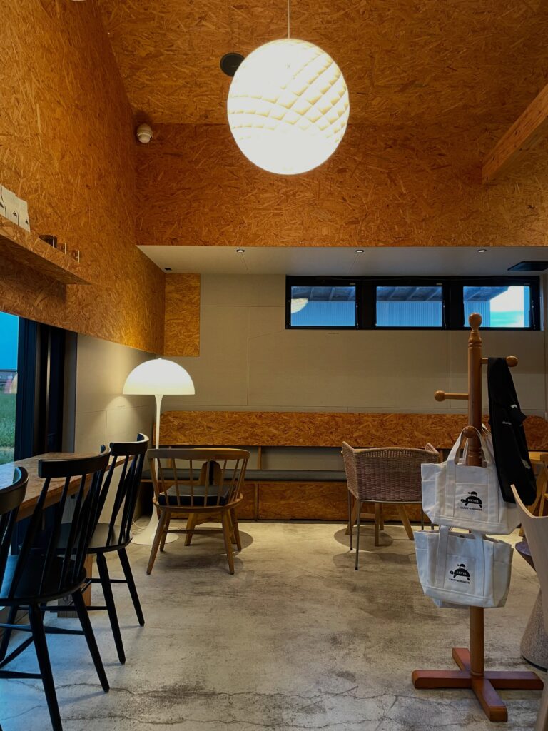 パテラとパンテラフロア、パンテラポータブルが灯るKKVELさんの店内